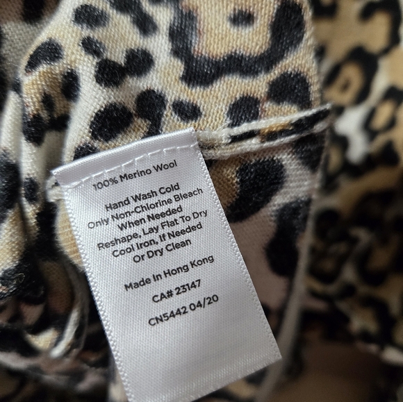 Talbots 100% Pure Merino Wool Animal Print Long Sleeve Scoop Neck Blouse - Picture 4 of 8
